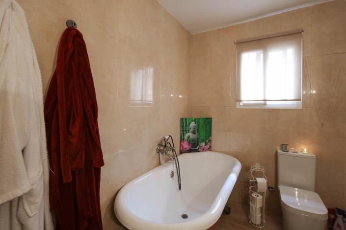 Image No.22-5 Bed Country House for sale