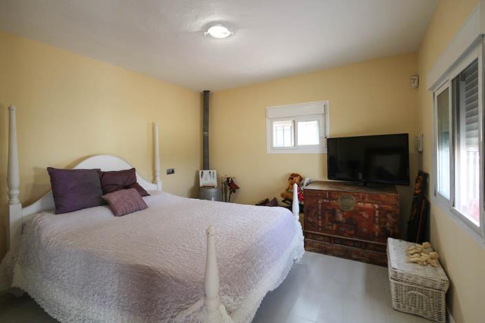 Image No.25-5 Bed Country House for sale