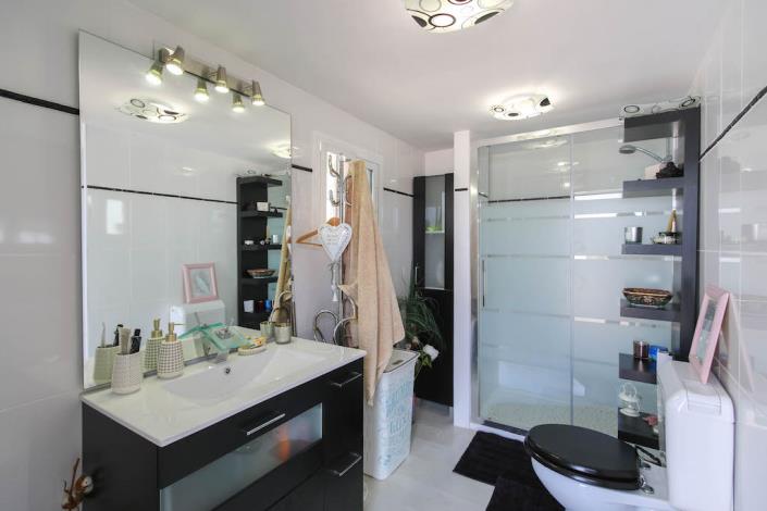 Image No.26-5 Bed Country House for sale