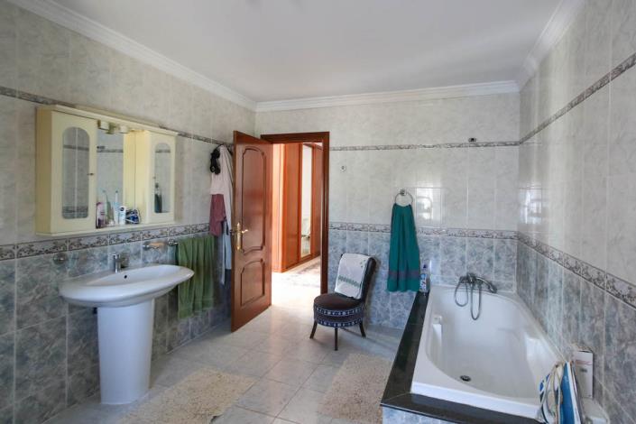 Image No.17-3 Bed Villa / Detached for sale