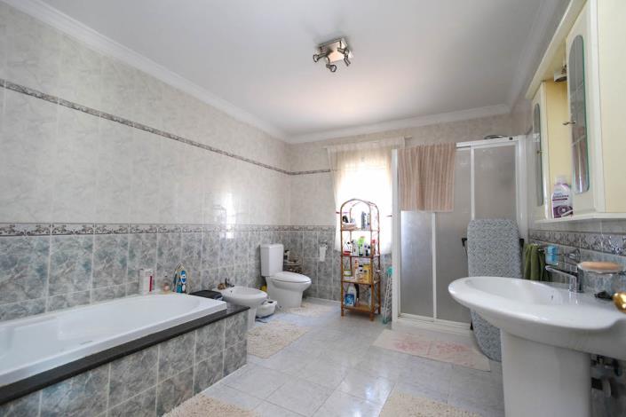 Image No.18-3 Bed Villa / Detached for sale