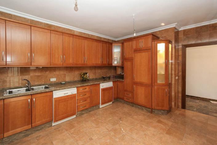 Image No.12-3 Bed Townhouse for sale