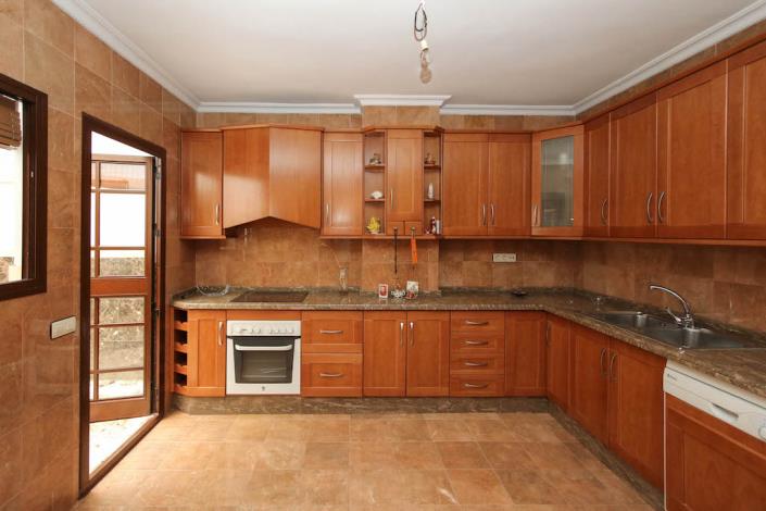 Image No.14-3 Bed Townhouse for sale