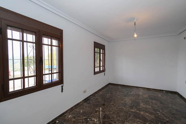 Image No.17-3 Bed Townhouse for sale