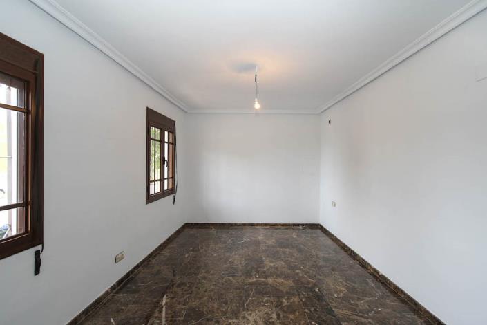 Image No.18-3 Bed Townhouse for sale