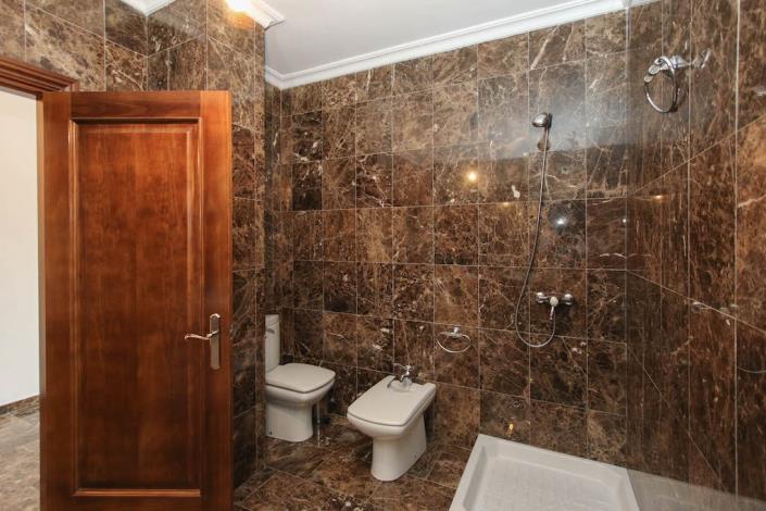 Image No.20-3 Bed Townhouse for sale