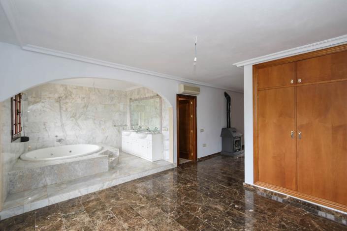 Image No.25-3 Bed Townhouse for sale