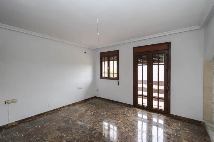 Image No.26-3 Bed Townhouse for sale