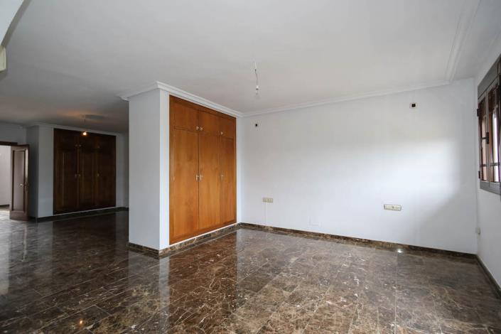 Image No.27-3 Bed Townhouse for sale