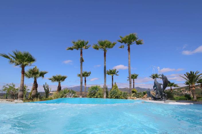 Image No.1-5 Bed House/Villa for sale
