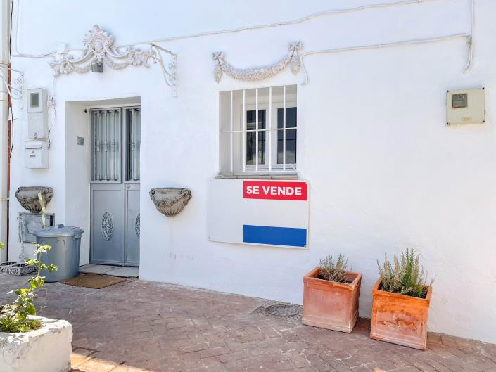 Image No.21-2 Bed Townhouse for sale