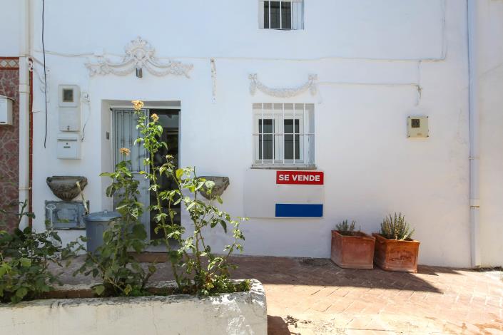 Image No.2-2 Bed Townhouse for sale