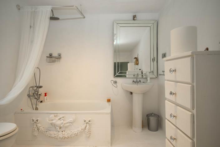 Image No.23-2 Bed Townhouse for sale