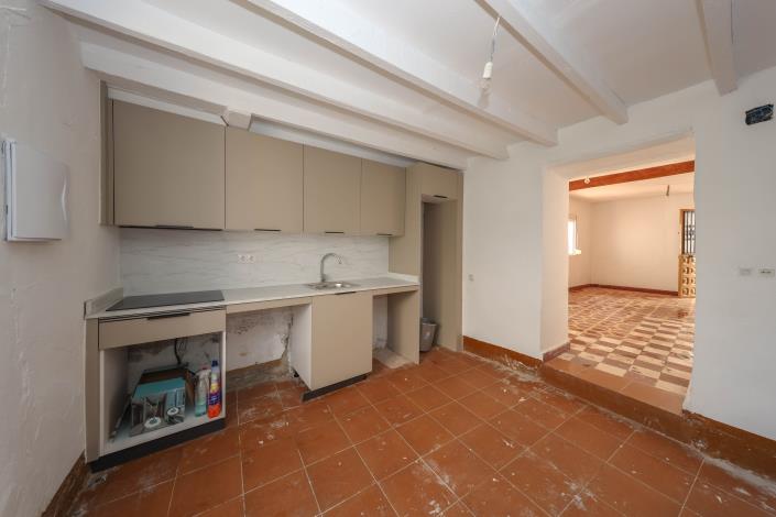 Image No.12-2 Bed Townhouse for sale