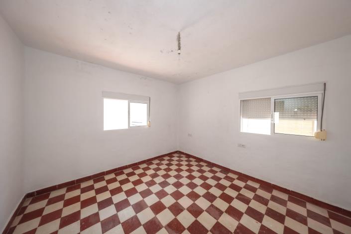 Image No.18-2 Bed Townhouse for sale