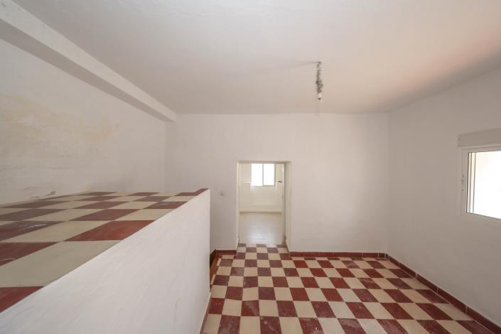 Image No.21-2 Bed Townhouse for sale