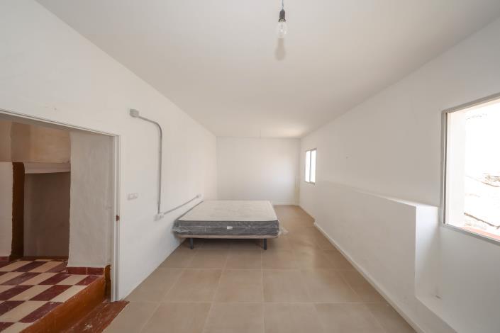 Image No.23-2 Bed Townhouse for sale