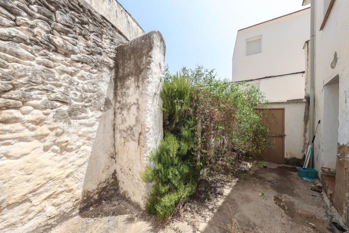 Image No.28-2 Bed Townhouse for sale