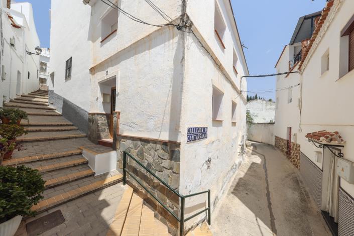 Image No.32-2 Bed Townhouse for sale