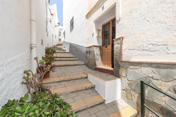 Image No.33-2 Bed Townhouse for sale
