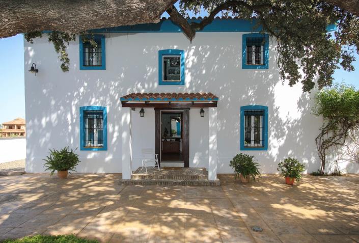 Image No.1-4 Bed Villa / Detached for sale