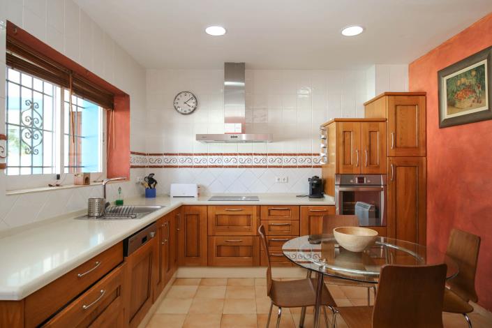 Image No.8-4 Bed Villa / Detached for sale