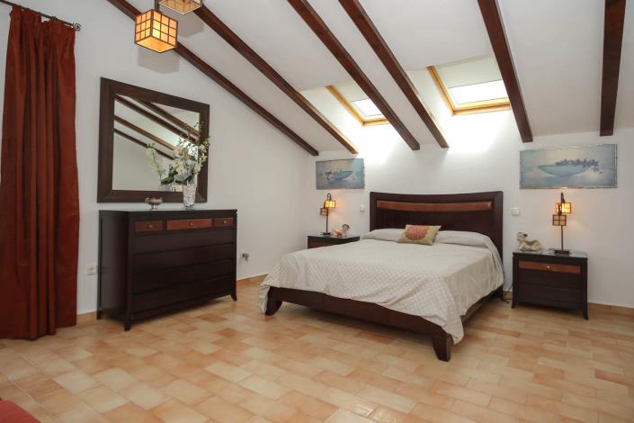 Image No.12-4 Bed Villa / Detached for sale