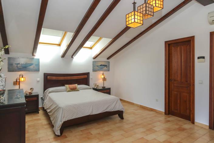 Image No.13-4 Bed Villa / Detached for sale