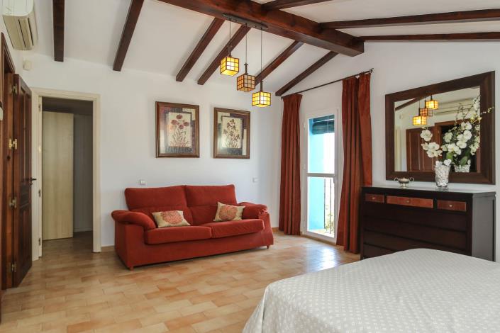 Image No.14-4 Bed Villa / Detached for sale