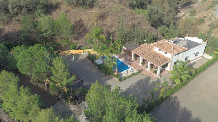 Image No.2-5 Bed Country House for sale