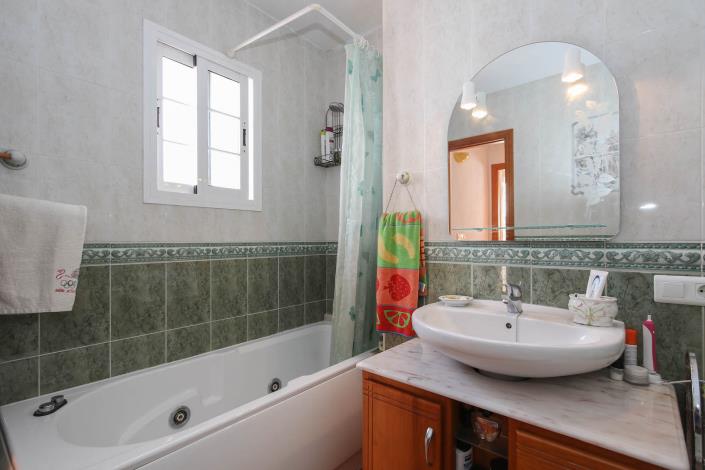 Image No.3-3 Bed Townhouse for sale