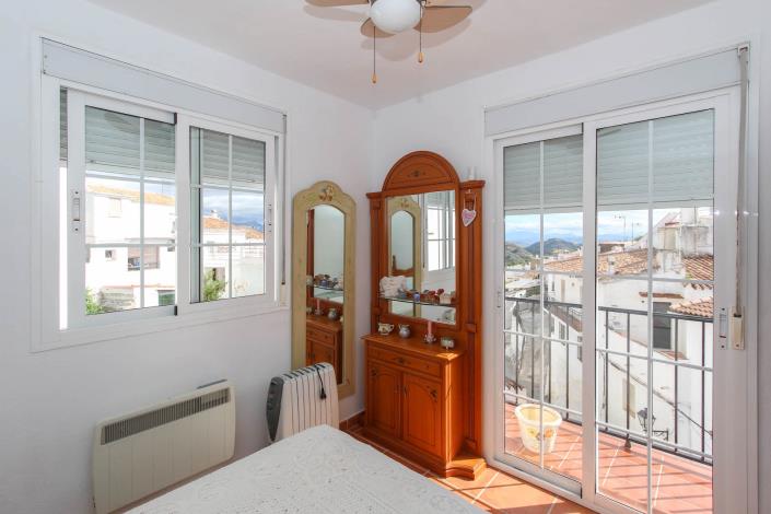 Image No.8-3 Bed Townhouse for sale