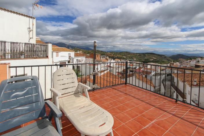 Image No.14-3 Bed Townhouse for sale