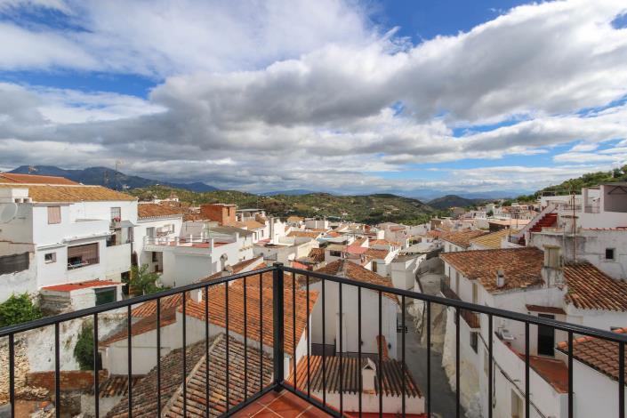 Image No.13-3 Bed Townhouse for sale