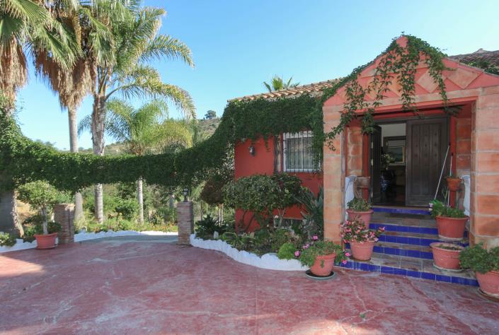 Image No.7-6 Bed Country House for sale