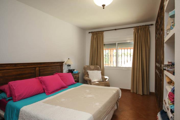 Image No.13-6 Bed Country House for sale