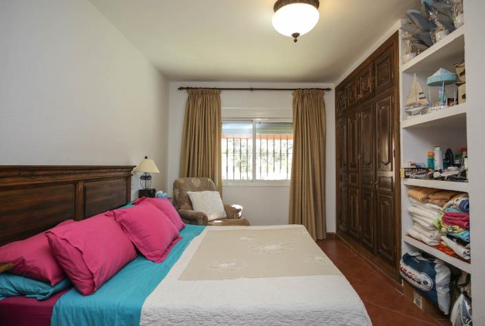 Image No.14-6 Bed Country House for sale