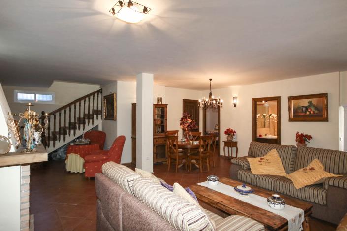 Image No.21-6 Bed Country House for sale