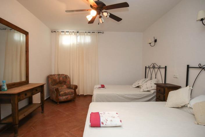 Image No.22-6 Bed Country House for sale