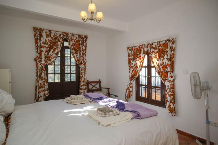 Image No.14-5 Bed Country House for sale