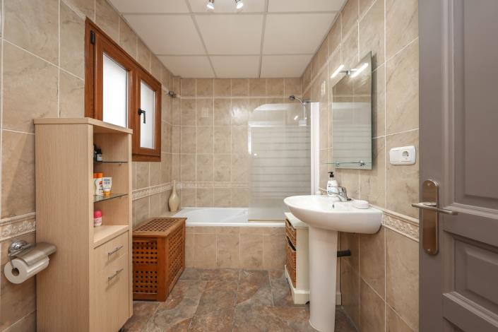 Image No.33-Maison de ville de 4 chambres à vendre à Guaro