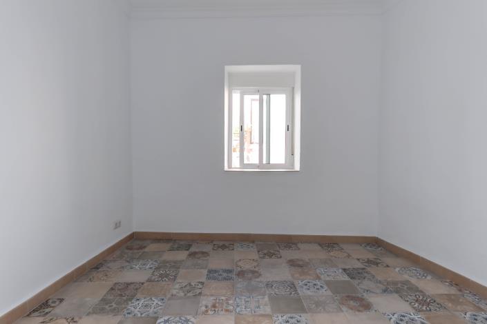 Image No.12-2 Bed Townhouse for sale