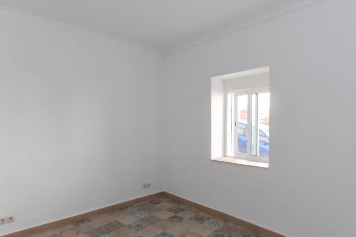 Image No.13-2 Bed Townhouse for sale