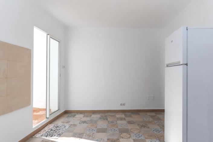 Image No.18-2 Bed Townhouse for sale