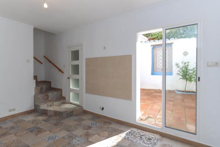 Image No.20-2 Bed Townhouse for sale