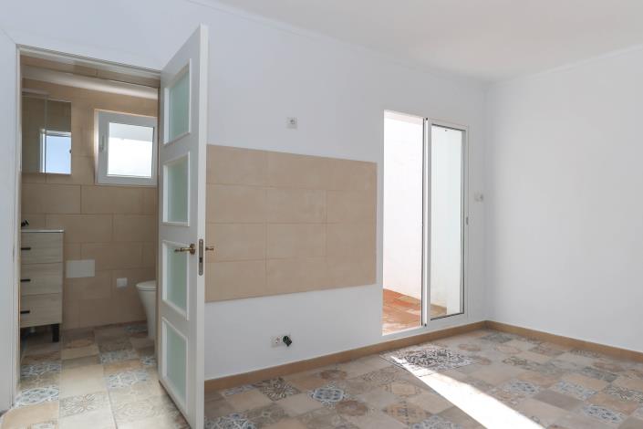 Image No.21-2 Bed Townhouse for sale