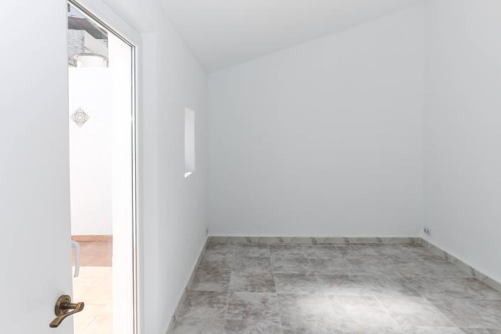 Image No.24-2 Bed Townhouse for sale