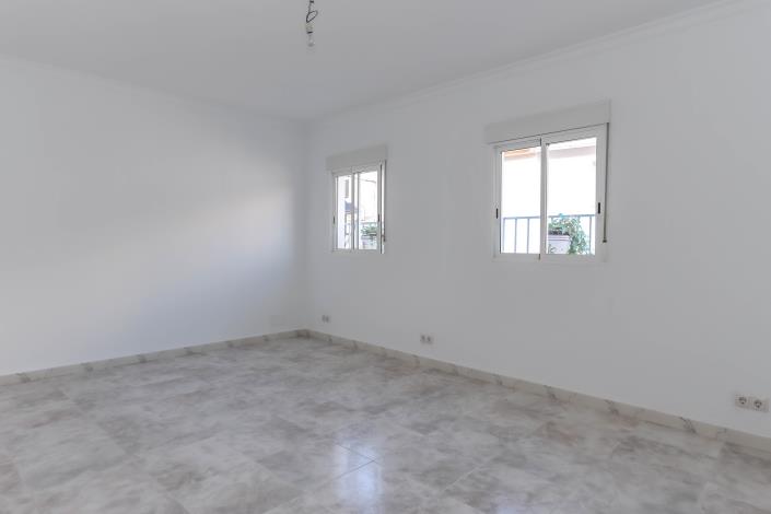 Image No.30-2 Bed Townhouse for sale