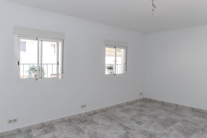 Image No.32-2 Bed Townhouse for sale