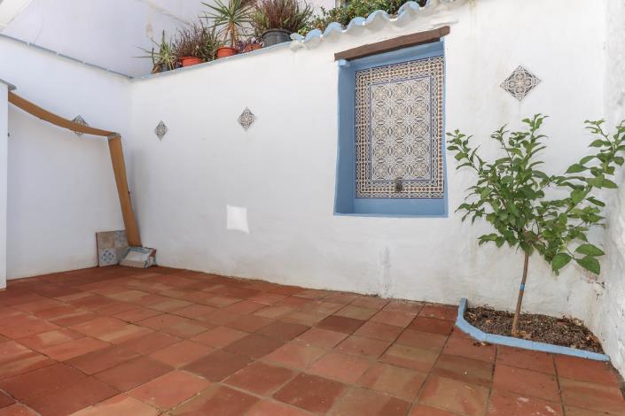 Image No.40-2 Bed Townhouse for sale